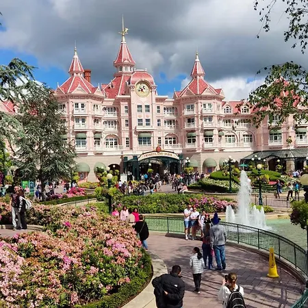 Romantic - Jardin - Proche Disneyland Paris Apartment